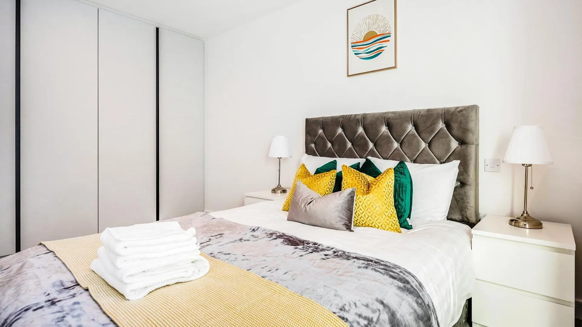 New Riverside Apt Sleeps 5 Easy To Tour London