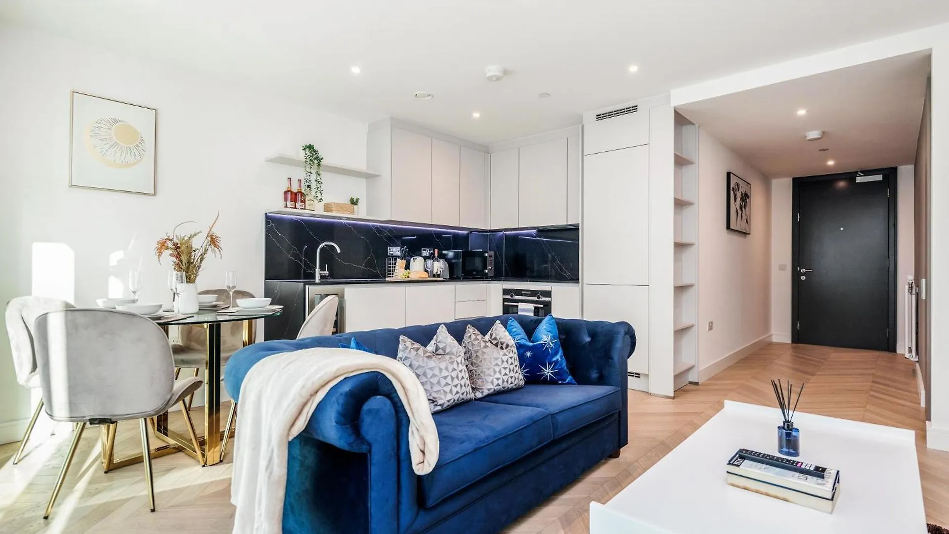 New Riverside Apt Sleeps 5 Easy To Tour London Apartment